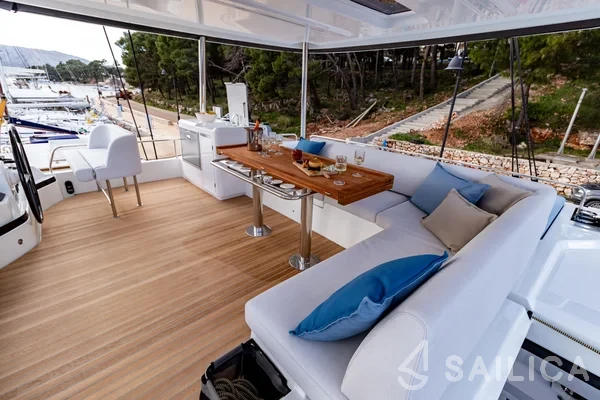 Lagoon 55 - Yacht Charter Sailica