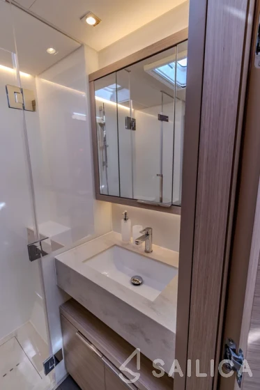 Lagoon 55 - Yacht Charter Sailica