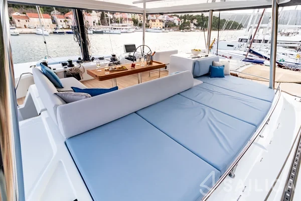 Lagoon 55 - Yacht Charter Sailica