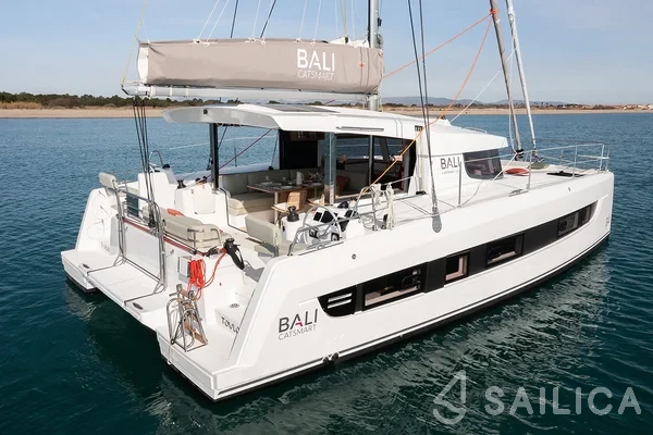 Bali Catsmart - Yacht Charter Sailica