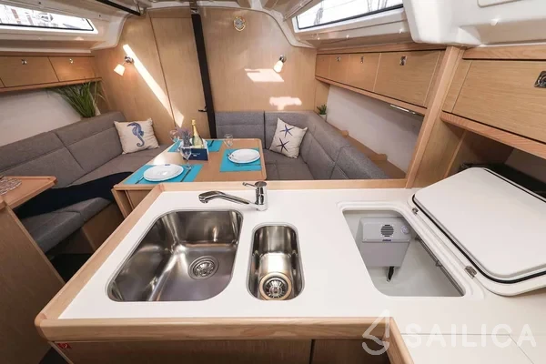 Bavaria 37 Cruiser - Yacht Charter Sailica