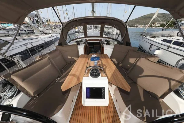 Bavaria 37 Cruiser - Yacht Charter Sailica
