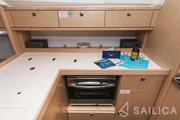 Bavaria 37 Cruiser - Yacht Charter Sailica