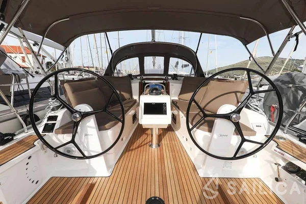 Bavaria 37 Cruiser - Yacht Charter Sailica