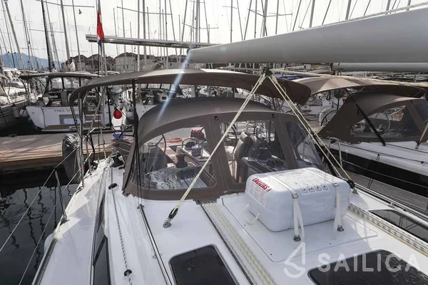 Bavaria 37 Cruiser - Yacht Charter Sailica