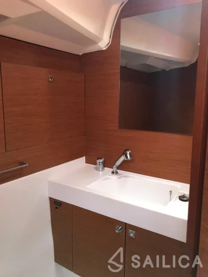 Sun Odyssey 519 - Yacht Charter Sailica