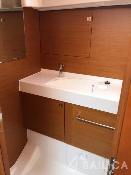 Sun Odyssey 519 - Yacht Charter Sailica