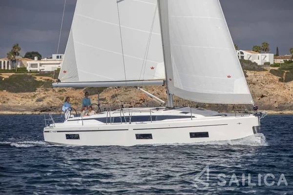Bavaria C42 - Yacht Charter Sailica