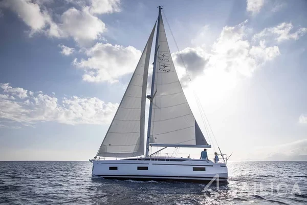 Bavaria C42 - Yacht Charter Sailica