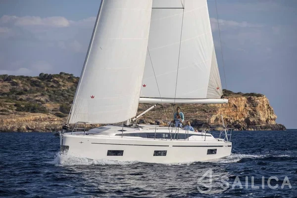 Bavaria C42 - Yacht Charter Sailica