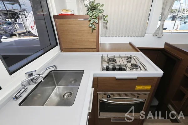 Lagoon 40 - Yacht Charter Sailica