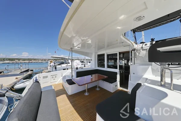 Lagoon 40 - Yacht Charter Sailica