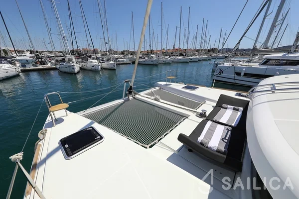 Lagoon 40 - Yacht Charter Sailica