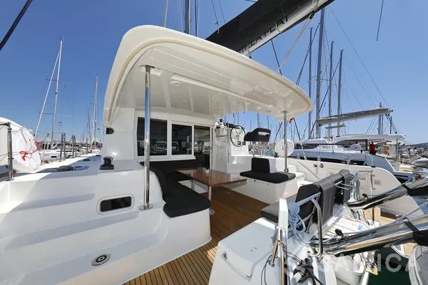 Lagoon 40 - Yacht Charter Sailica