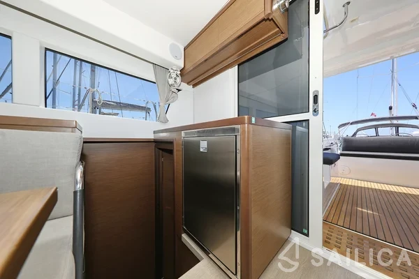 Lagoon 40 - Yacht Charter Sailica