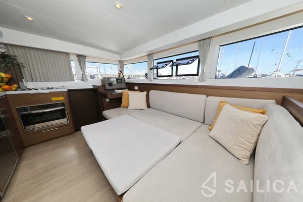 Lagoon 40 - Yacht Charter Sailica