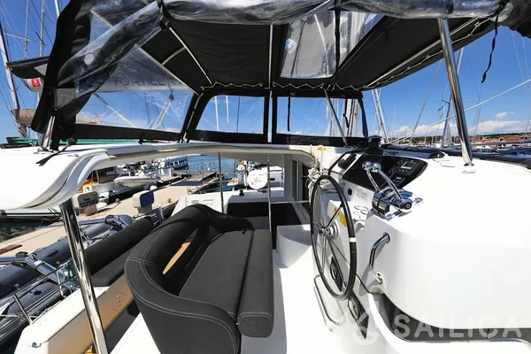 Lagoon 40 - Yacht Charter Sailica