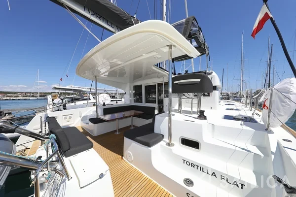 Lagoon 40 - Yacht Charter Sailica