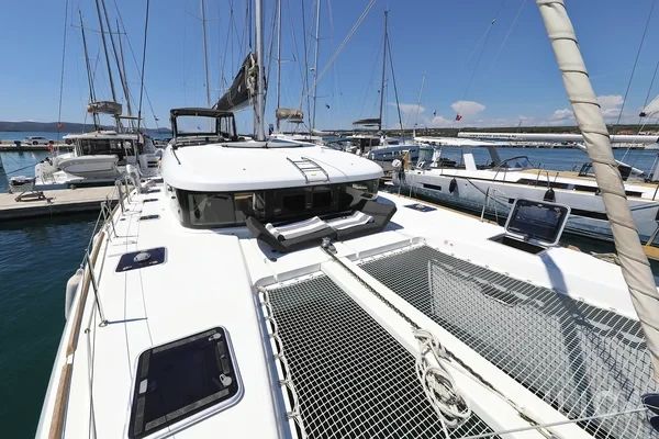 Lagoon 40 - Yacht Charter Sailica