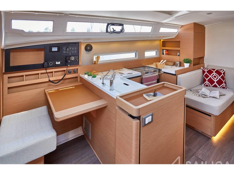 Sun Odyssey 410 - Yacht Charter Sailica