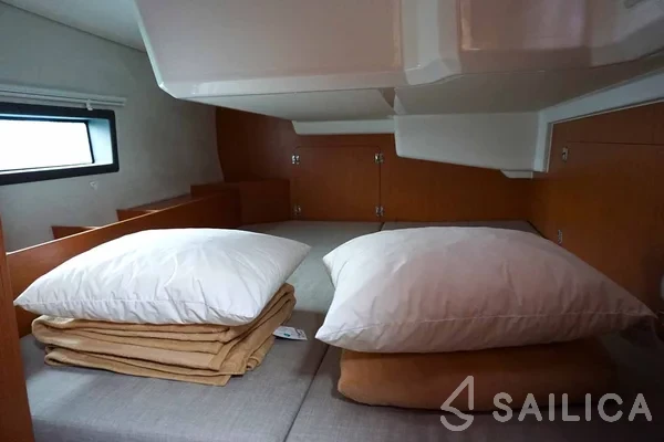 Bavaria C42 - Yacht Charter Sailica