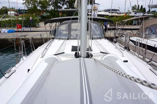 Bavaria C42 - Yacht Charter Sailica