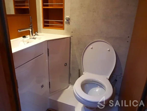 Bavaria C42 - Yacht Charter Sailica