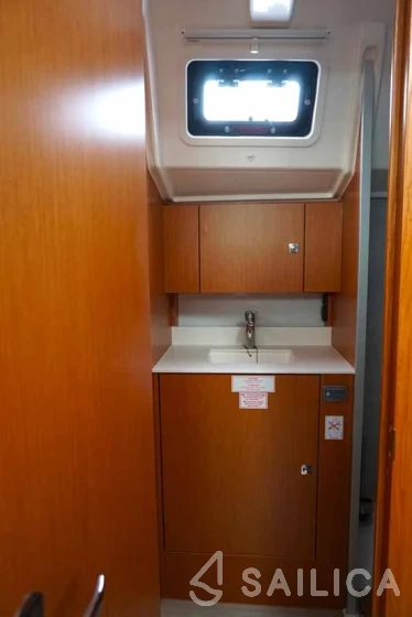 Bavaria C42 - Yacht Charter Sailica