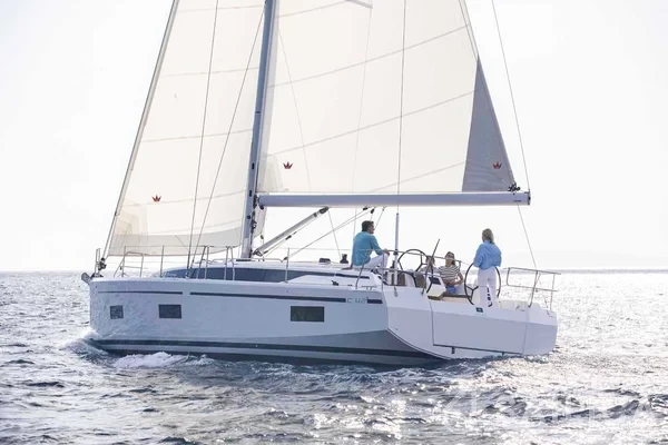 Bavaria C42 - Yacht Charter Sailica