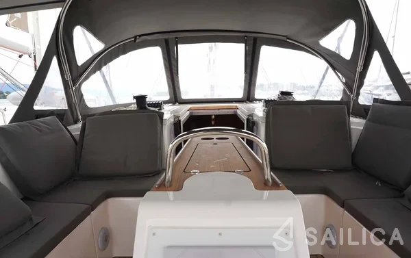 Bavaria C42 - Yacht Charter Sailica