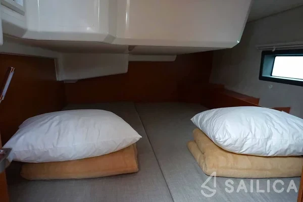 Bavaria C42 - Yacht Charter Sailica