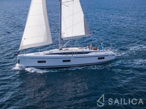 Bavaria C42 - Yacht Charter Sailica