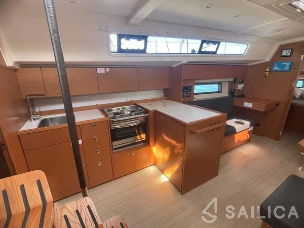 Bavaria C42 - Yacht Charter Sailica