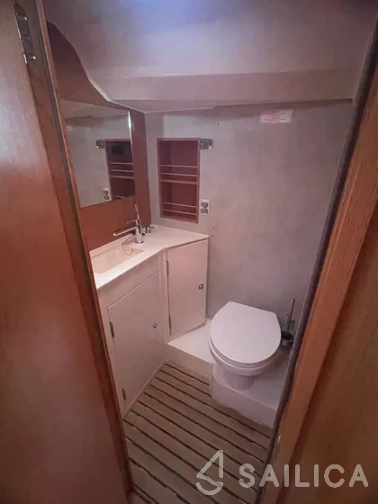 Bavaria C42 - Yacht Charter Sailica