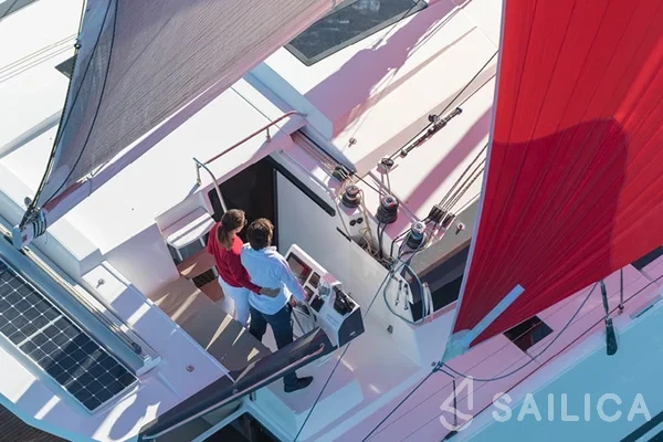 Astréa 42 - Yacht Charter Sailica