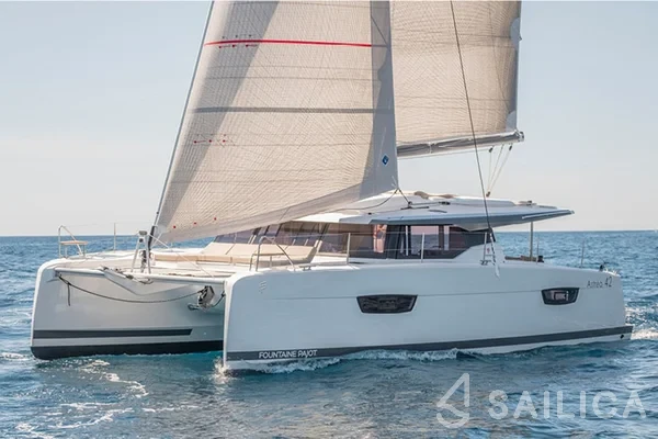 Astréa 42 - Yacht Charter Sailica