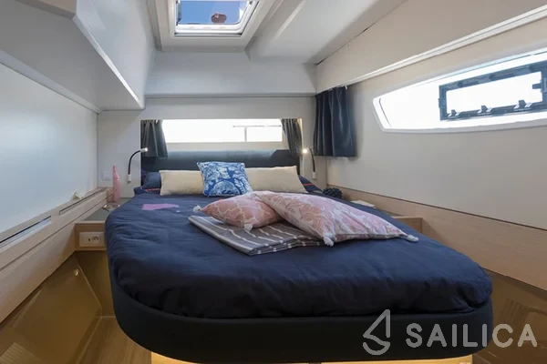 Astréa 42 - Yacht Charter Sailica