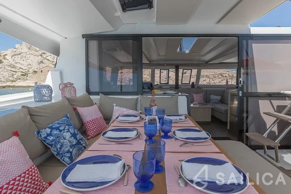 Astréa 42 - Yacht Charter Sailica