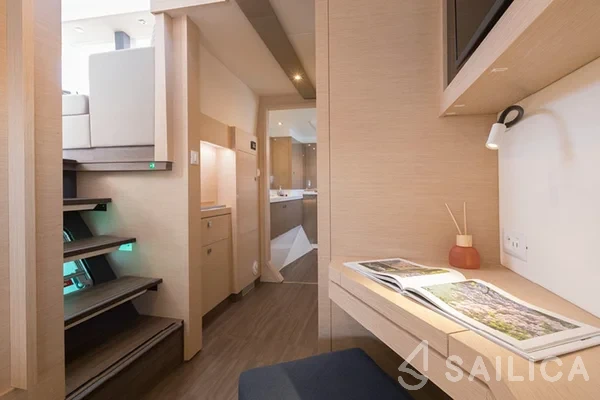 Astréa 42 - Yacht Charter Sailica