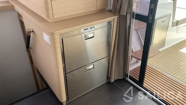 Astréa 42 - Yacht Charter Sailica