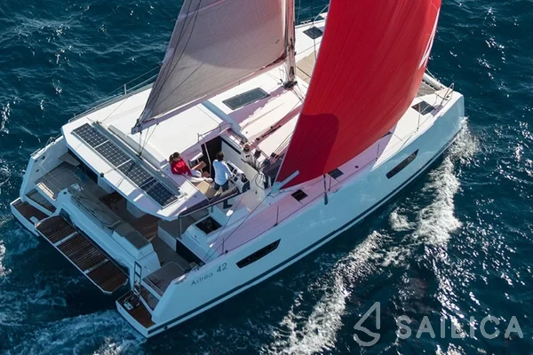 Astréa 42 - Yacht Charter Sailica