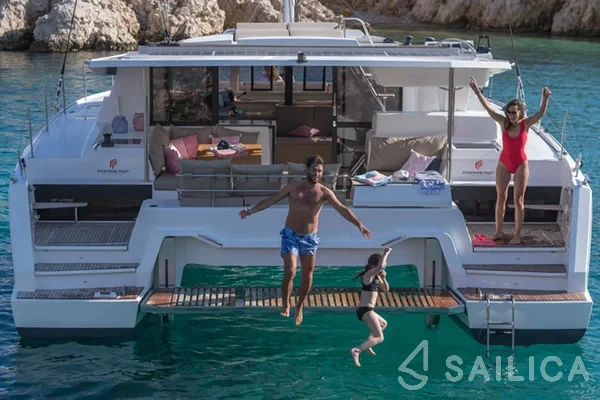 Astréa 42 - Yacht Charter Sailica