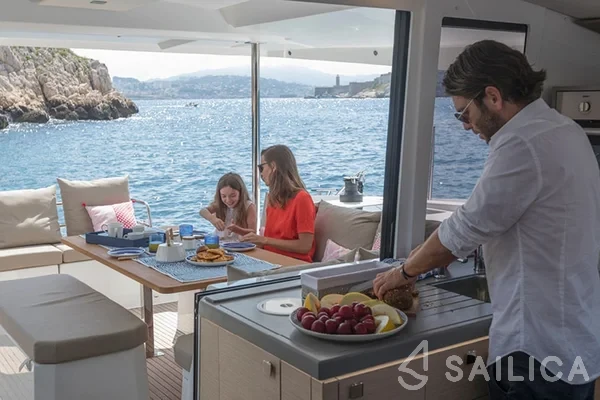 Astréa 42 - Yacht Charter Sailica