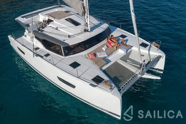 Astréa 42 - Yacht Charter Sailica