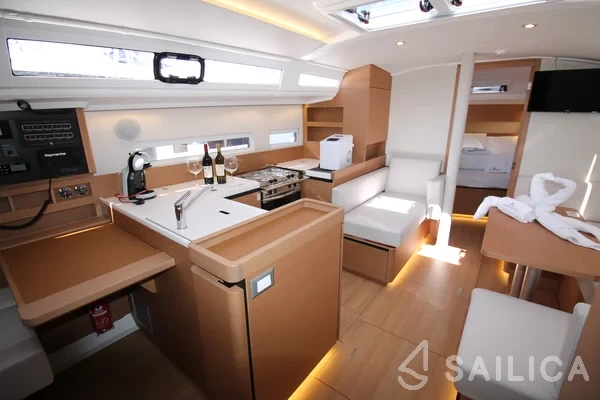 Sun Odyssey 410 - Yacht Charter Sailica