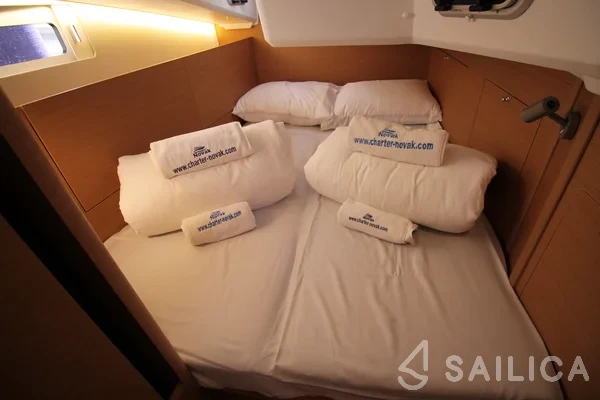 Sun Odyssey 410 - Yacht Charter Sailica