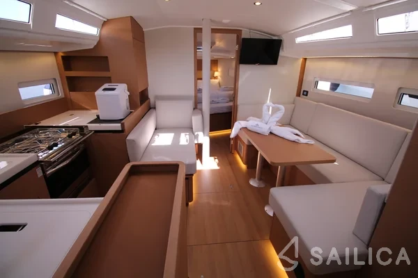 Sun Odyssey 410 - Yacht Charter Sailica
