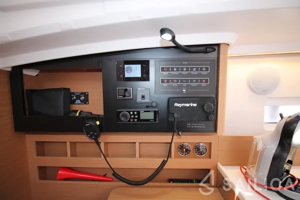 Sun Odyssey 410 - Yacht Charter Sailica