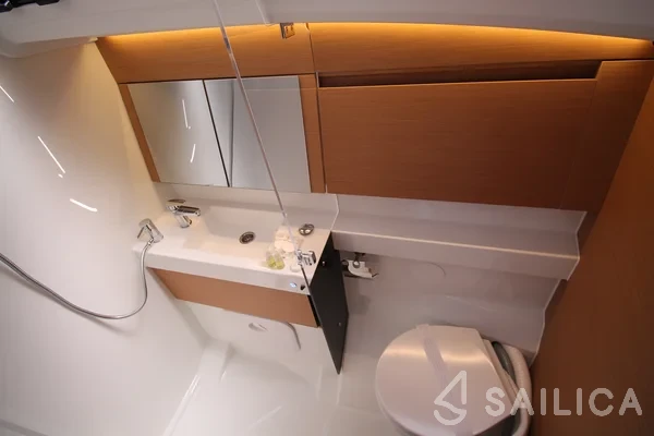 Sun Odyssey 410 - Yacht Charter Sailica