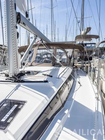 Bavaria C38 - Yacht Charter Sailica